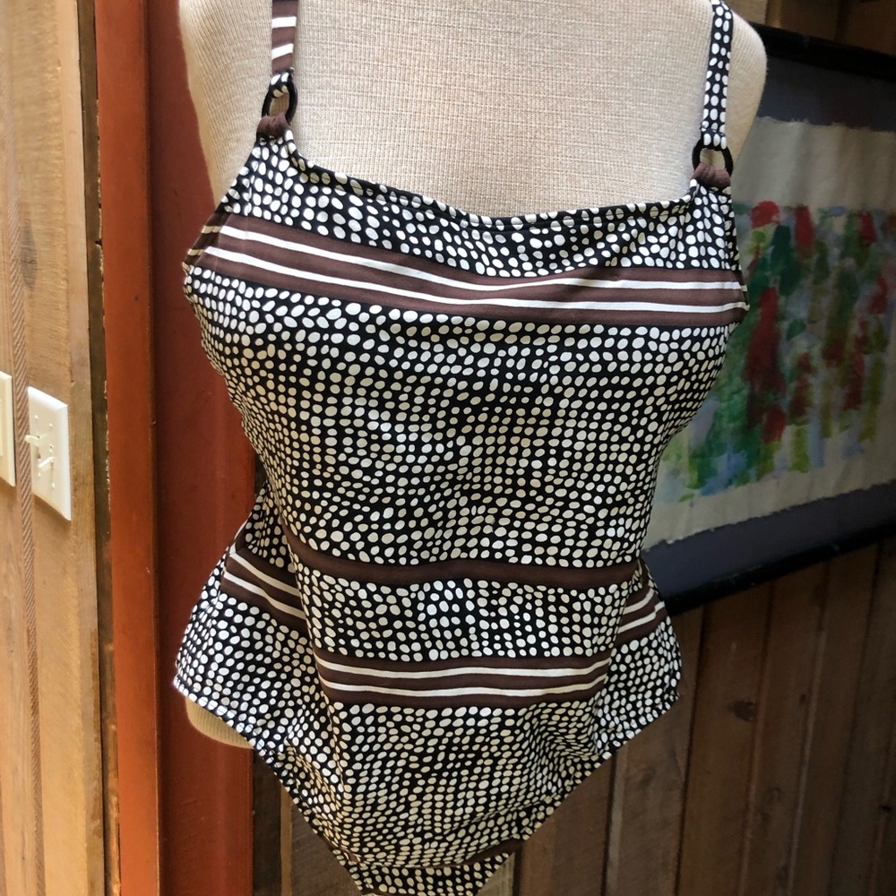 Beautiful one piece bathing suit, size 12!